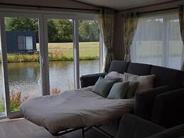 Nice Chalet on a Luxury Resort in Vlaanderen