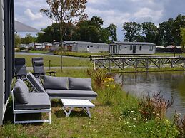 Nice Chalet on a Luxury Resort in Vlaanderen