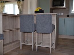 Nice Chalet on a Luxury Resort in Vlaanderen