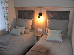 Nice Chalet on a Luxury Resort in Vlaanderen