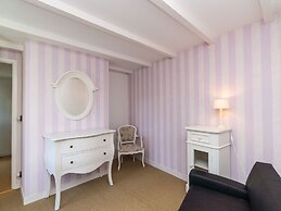 Villa Petit Sergent With Pool, Cinema