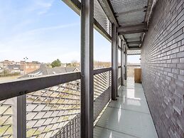 Spacious Studio With Storage Room