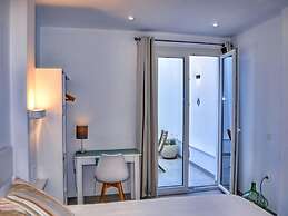 Inviting Apartment With Balcony