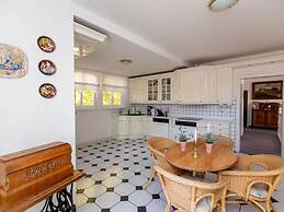 1 Villa Blanck Comfortable Holiday Residence