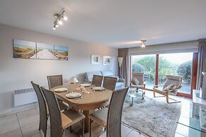 Apartment With Private Balcony