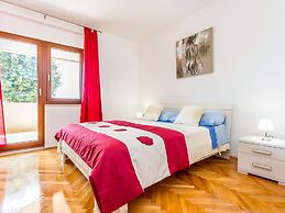 Spacious Apartment With Covered Terrace