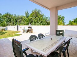 Spacious Apartment With Covered Terrace