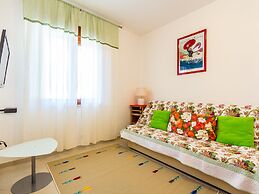 Spacious Apartment With Covered Terrace