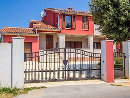 Spacious Apartment With Covered Terrace