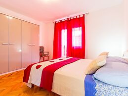 Spacious Apartment With Covered Terrace