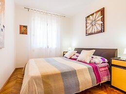 Spacious Apartment With Covered Terrace