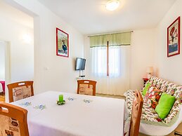 Spacious Apartment With Covered Terrace