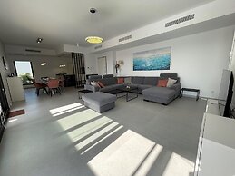 Belvilla by OYO Villa Ciudad Quesada