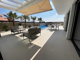 Belvilla by OYO Villa Ciudad Quesada