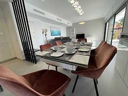 Belvilla by OYO Villa Ciudad Quesada