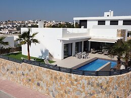Belvilla by OYO Villa Ciudad Quesada