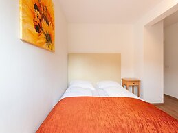 Attractive Apartment With Terrace