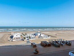 Royal 201 Seafront Apartment in a top Location