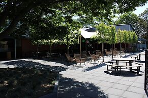 Modern Chalet With a Dishwasher in Lathum