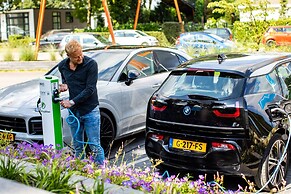 Modern Chalet With a Dishwasher in Lathum