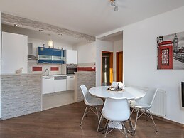 Modern Apartment With Balcony and Garden