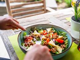 Lovely Bungalow in Hoenderloo With Fireplace