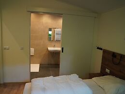 Lovely Bungalow in Hoenderloo With Fireplace