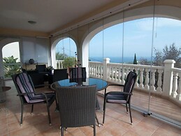 Villa Miraflores Comfortable Holiday Residence