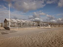 Holiday Home With Direct sea View, on the North Sea Beach of Wijk aan 