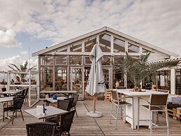 Holiday Home With Direct sea View, on the North Sea Beach of Wijk aan 