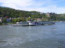 Elisabeth on the Loreley