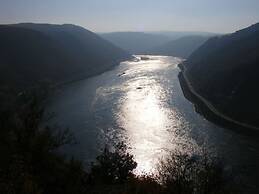 Elisabeth on the Loreley