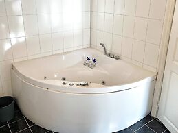 9 Person Holiday Home in Austefjorden-by Traum