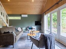 Atmospheric Lodge With a Deck on the Veluwe