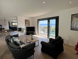Beautiful Villa With Pool and sea View
