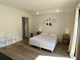 Beautiful Villa With Pool and sea View