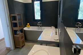 Beautiful Villa With Pool and sea View