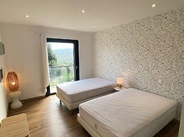 Beautiful Villa With Pool and sea View