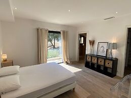 Beautiful Villa With Pool and sea View