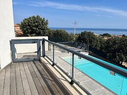 Beautiful Villa With Pool and sea View