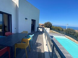 Beautiful Villa With Pool and sea View