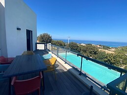 Beautiful Villa With Pool and sea View