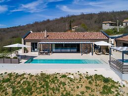 Villa Noeli With Swimming Pool