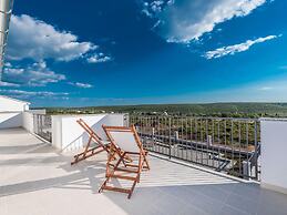 Comfort Villa With Swimming Pool and Terrace