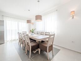Comfort Villa With Swimming Pool and Terrace