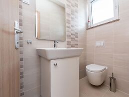 Comfort Villa With Swimming Pool and Terrace