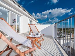 Comfort Villa With Swimming Pool and Terrace