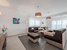 Comfort Villa With Swimming Pool and Terrace