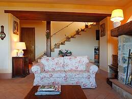 Apartment in Cetona With Private Pool