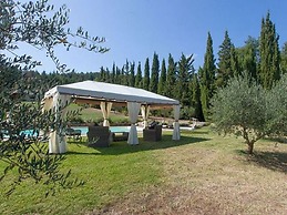 Apartment in Cetona With Private Pool